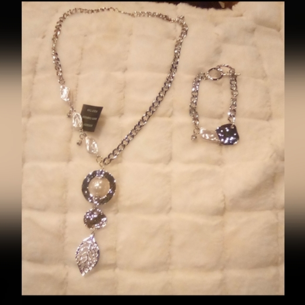 Elegant Pearl Silver Necklace and Bracelet Set
